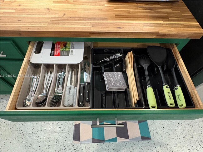 Building Photo - 1901 SW 9th St