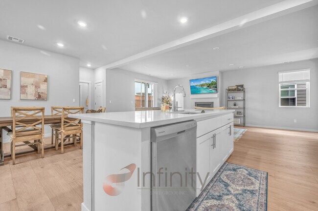 Building Photo - 8943 SW Vermillion Dr