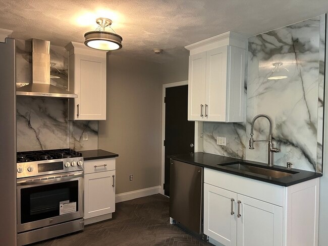 Building Photo - 18 Ashcroft St