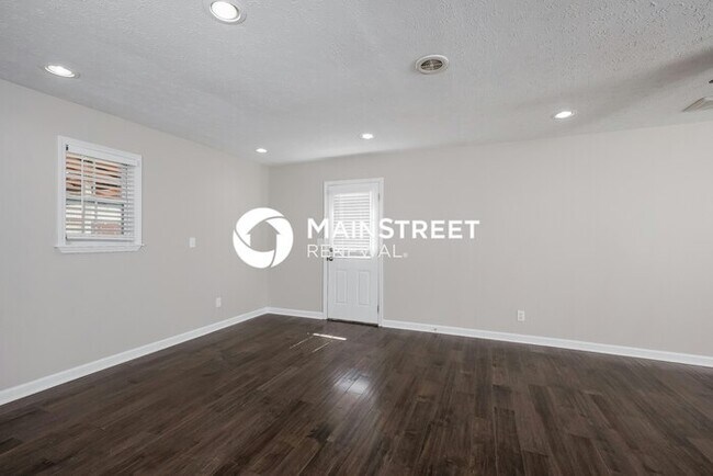 Building Photo - 5411 Laureltree Pl