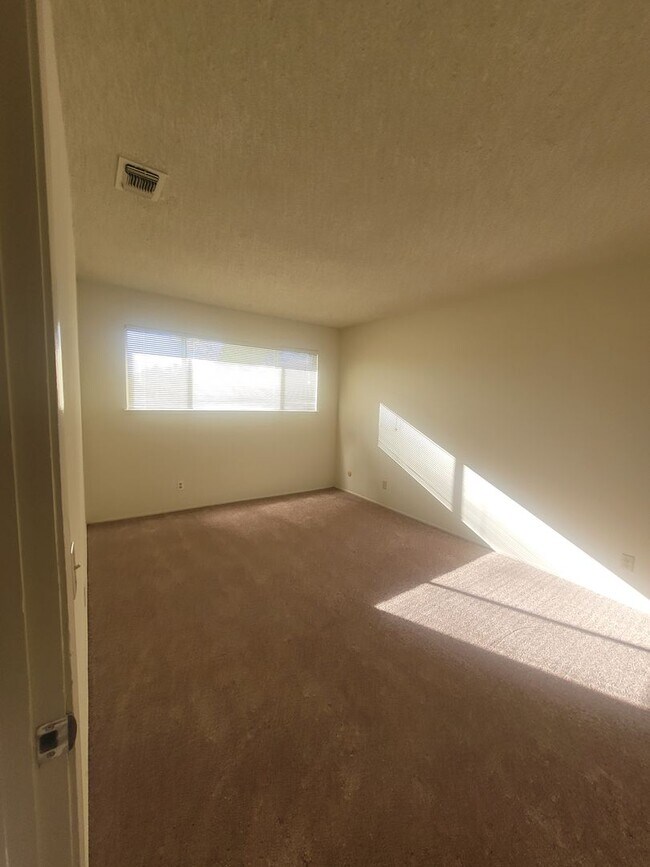 Building Photo - 6048 Margo Dr