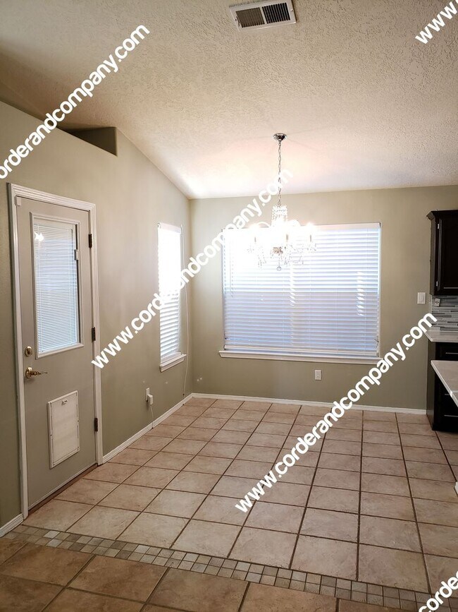 Building Photo - Beautiful 3 Bedroom, 2 Bathroom, 3 Car Gar...