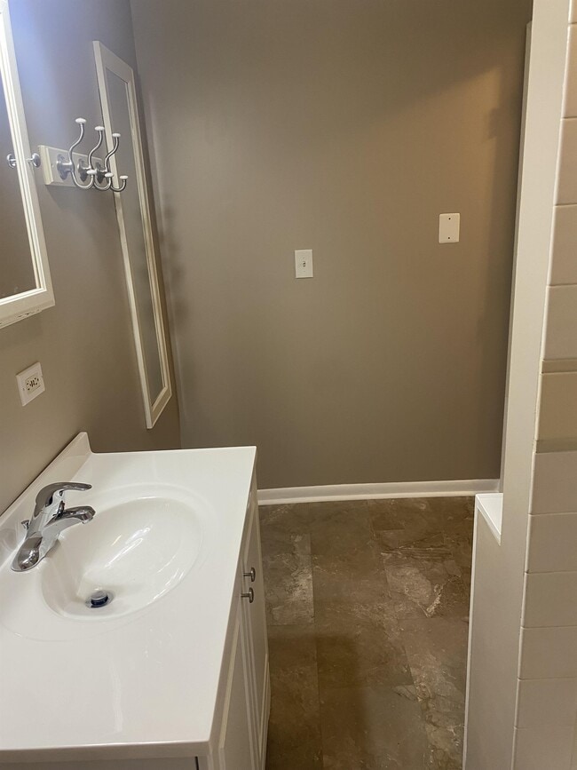 Building Photo - 109 Palisades Ln