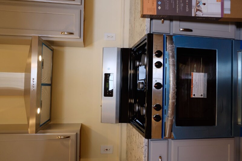 Building Photo - 410 Pacific Ave