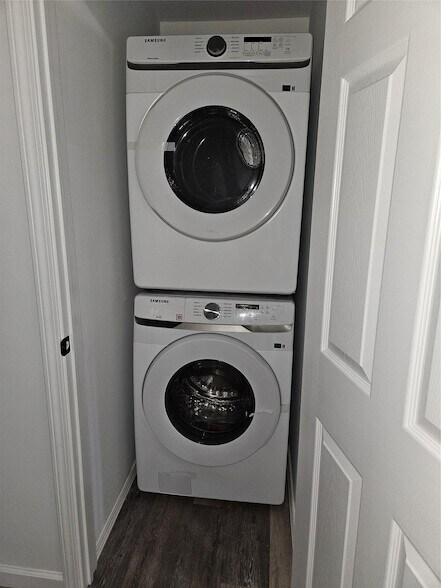 Building Photo - 120 Henry St