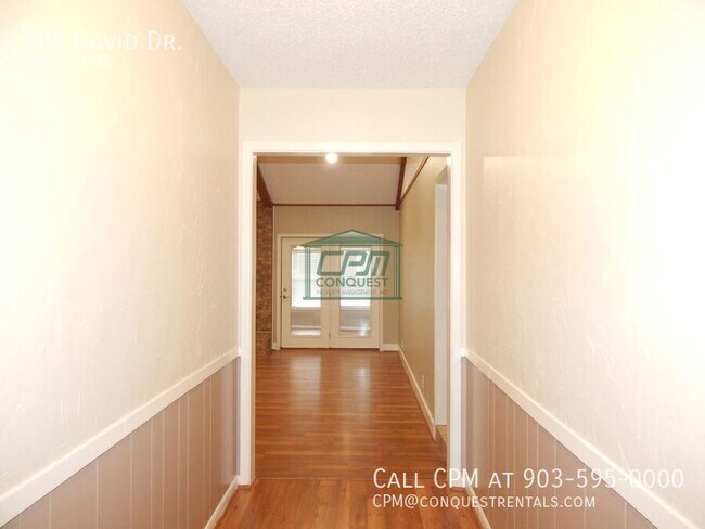 Building Photo - 905 David Dr