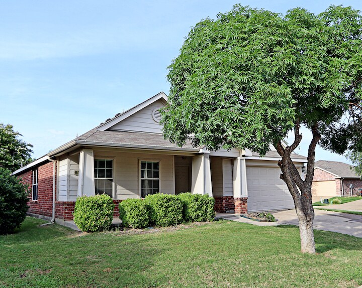 Building Photo - 1000 Warbler Ln