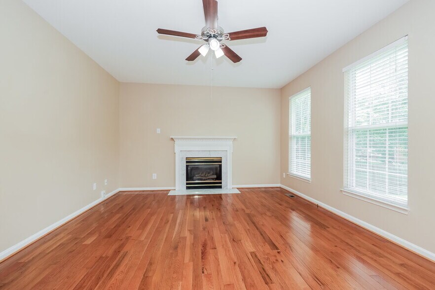 Building Photo - 2641 Churchill Dr