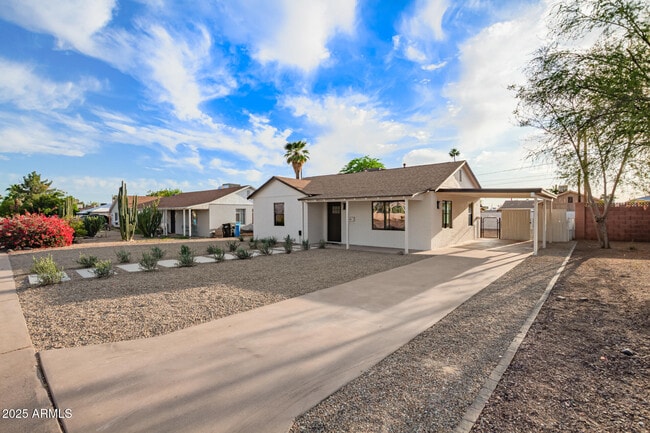 Building Photo - 9042 N 3rd Ave