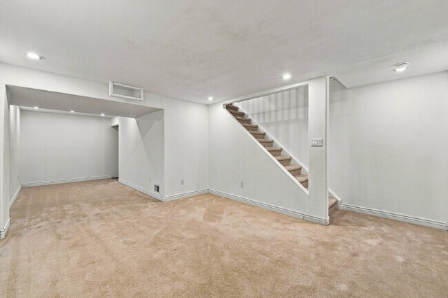 Building Photo - $2,840.95 with $300 Off The First Month's Rent, 3 Beds - 2.5 Bath, Single Family Home in Westmins...