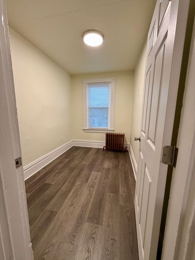 Building Photo - Now showing updated 4BR 1.5 bath house!