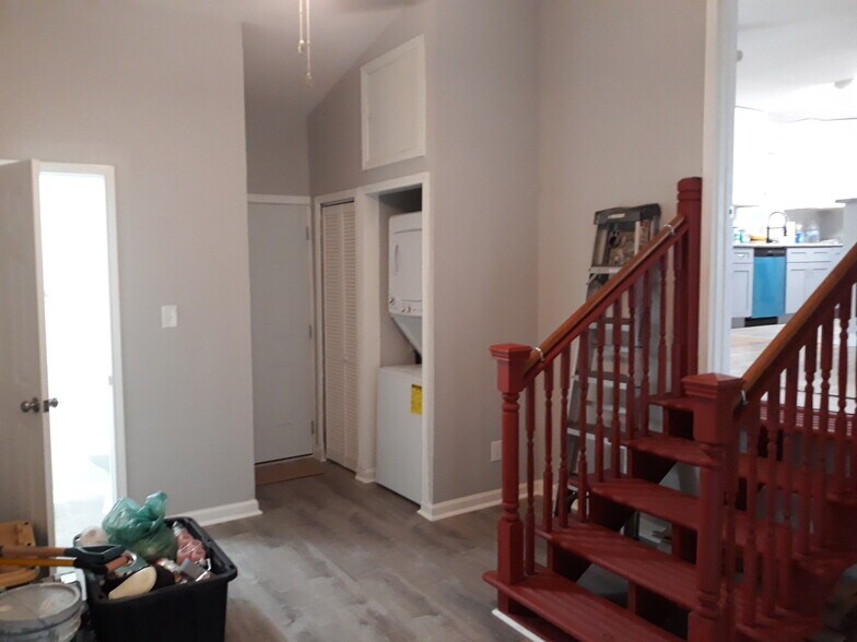 Building Photo - 319 Sumner Dr