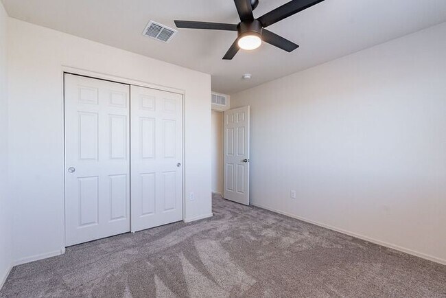 Building Photo - Pending/ Rented - Discover the perfect blend of comfort and style in Gladden Farms