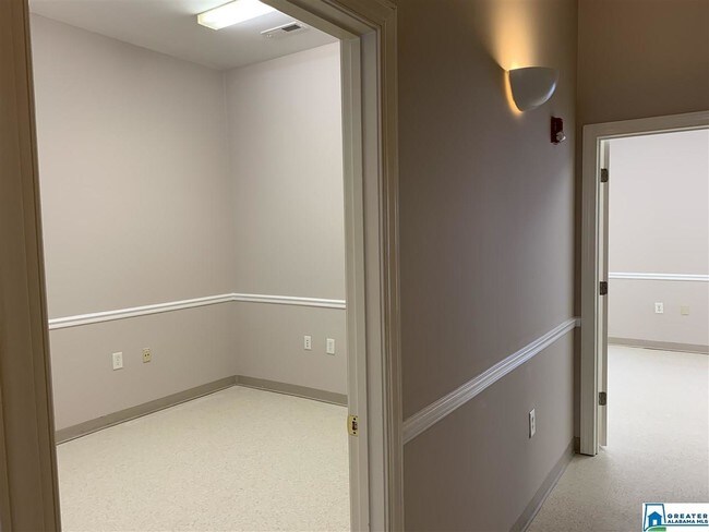 Building Photo - 490 Wildwood Cir N