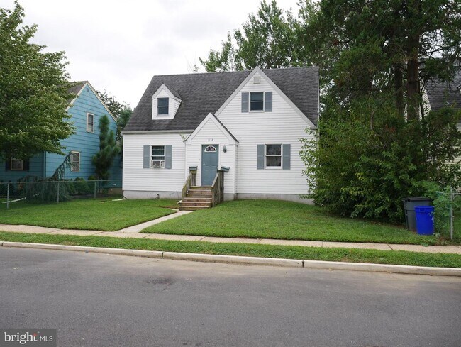 Building Photo - 1116 Center Ave