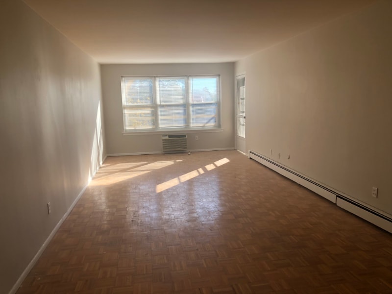 Building Photo - 147 Main St