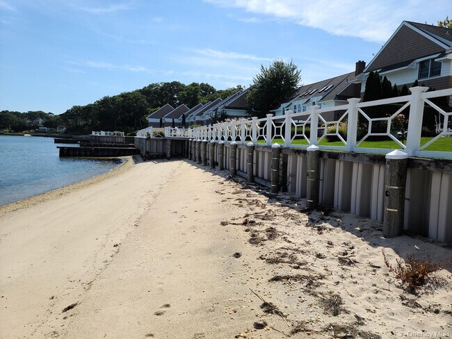 Building Photo - 62 Canoe Place Rd