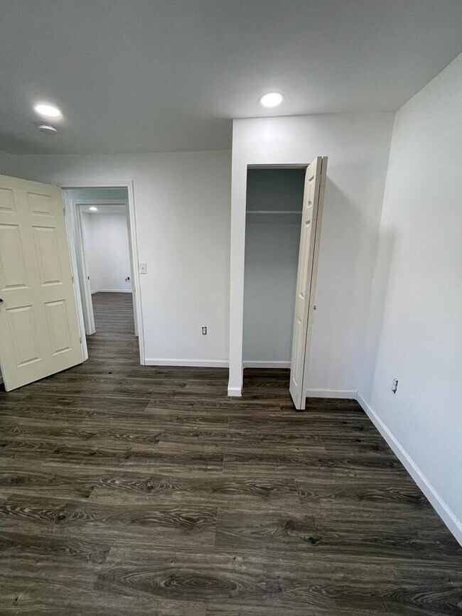 Building Photo - 120 W Owens Ave