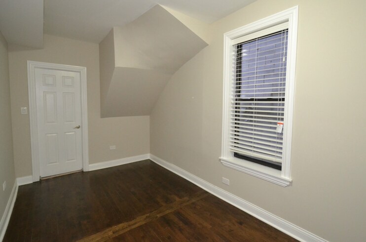 Building Photo - 2013 N Hoyne Ave