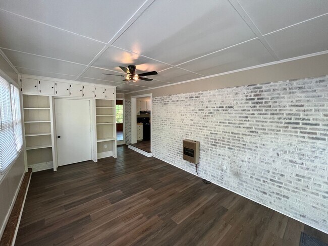 Building Photo - Charming 3-bedroom, 1.5-bathroom property in Pfafftown