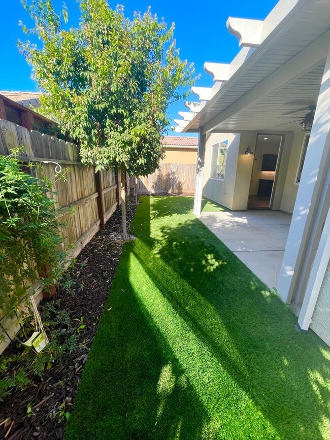 Building Photo - $2,195 Ashlan & Leonard 3 bed Home, Clovis...