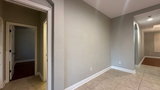 Building Photo - 418 Brentwood Club Cove