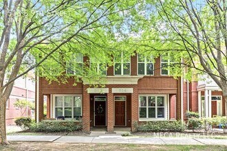 Building Photo - 518 E 9th St