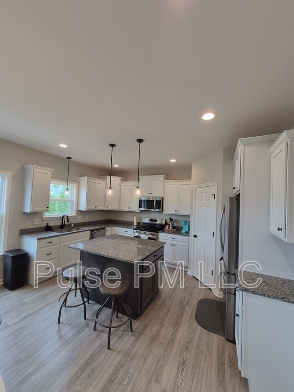 Building Photo - 6179 Ballyshannon Dr