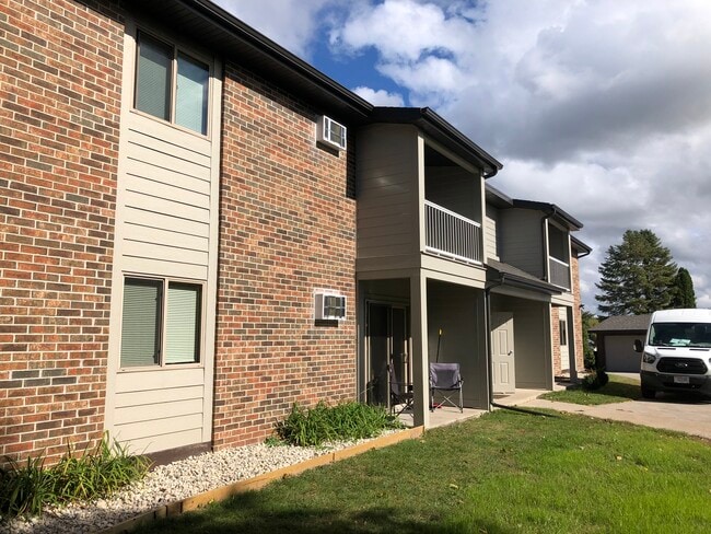 exterior brick with balcony - 903 Alabama Pl