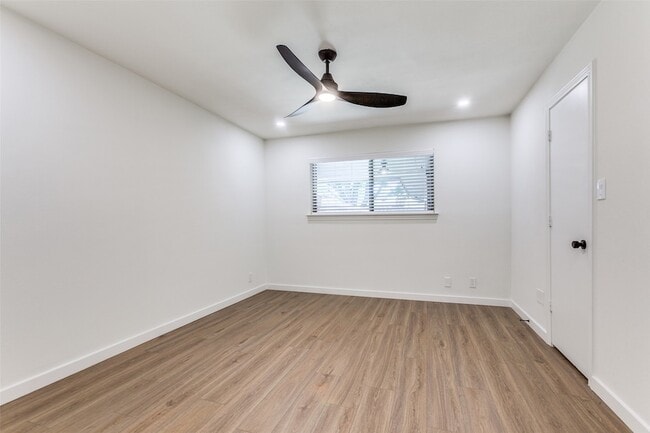Building Photo - 2822 Clear Springs Dr