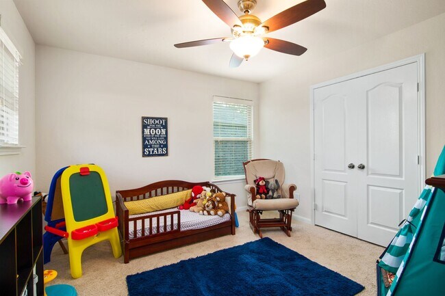 Building Photo - 7631 Willow School Dr
