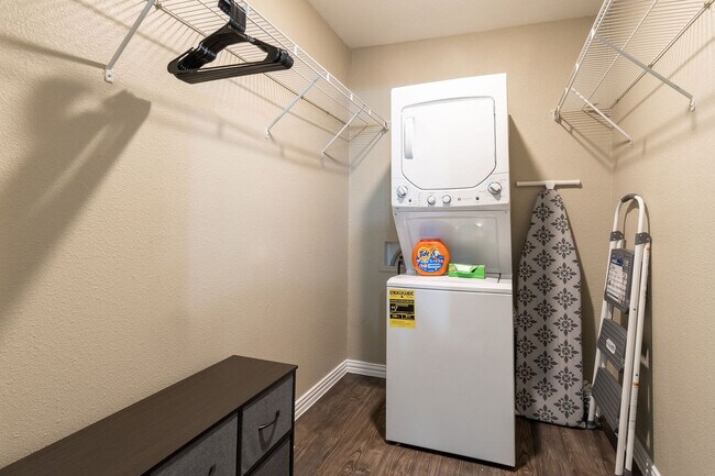 Building Photo - 10020 Regal Park Ln