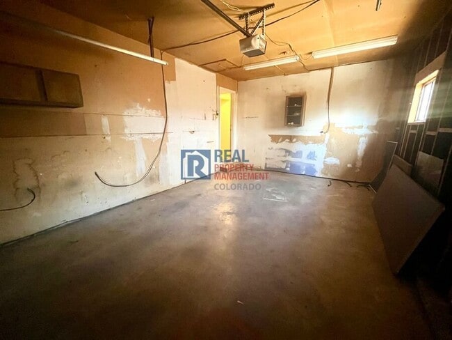 Building Photo - 1319 Potter Dr