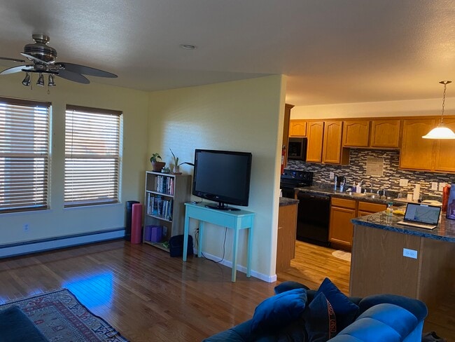 Building Photo - 883 Vineyard Ave