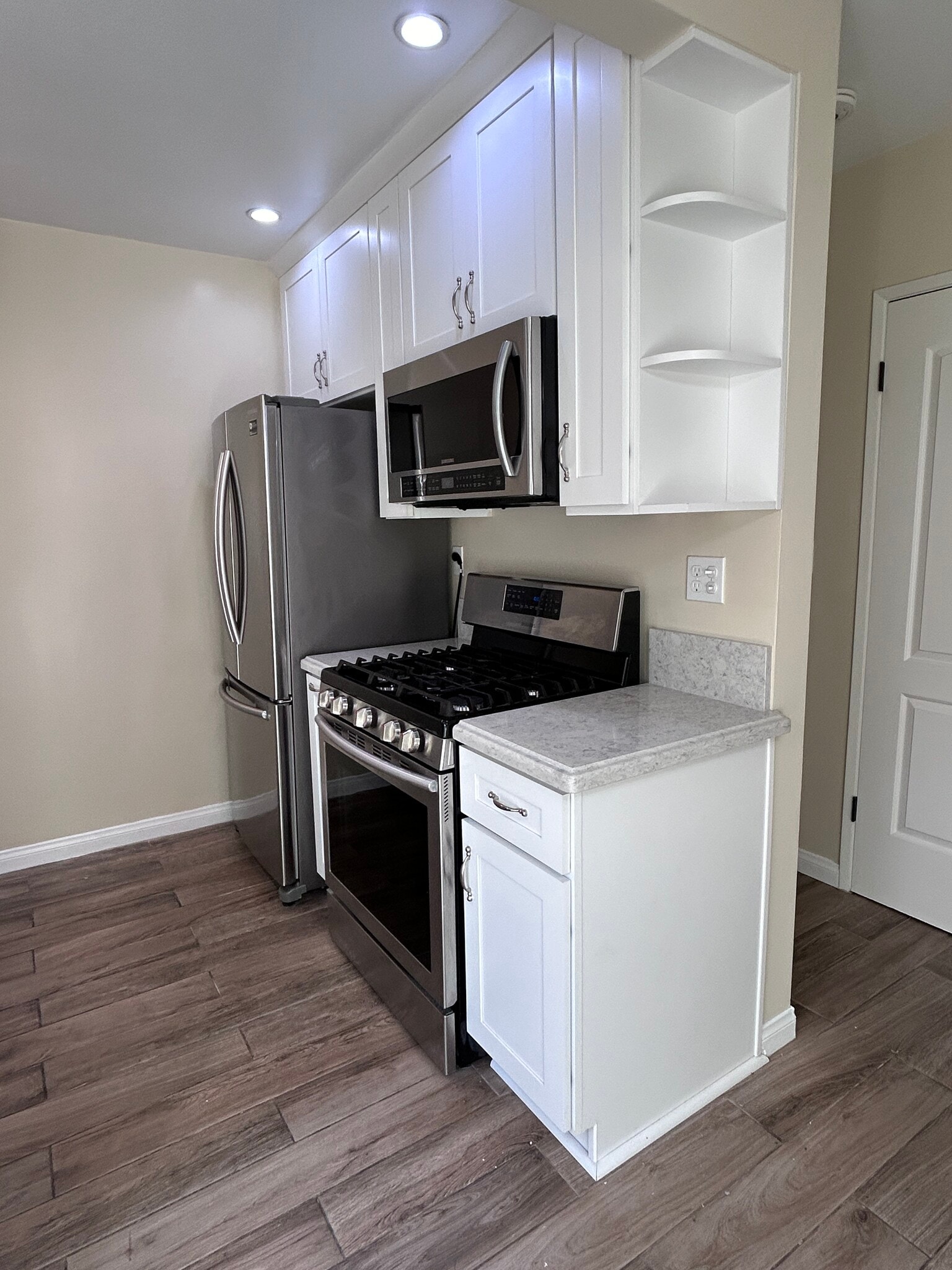 Building Photo - 975 S Idaho St