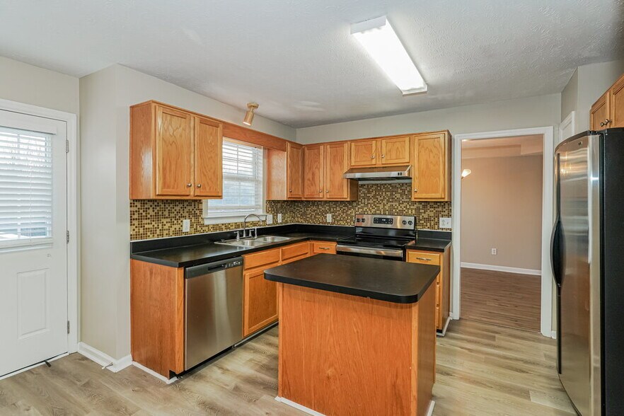 Building Photo - 5555 Craftwood Dr