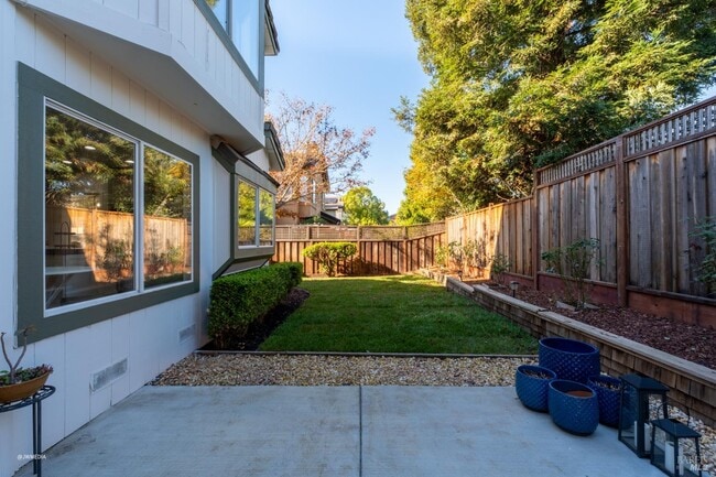 Building Photo - 517 Leafhaven Ln