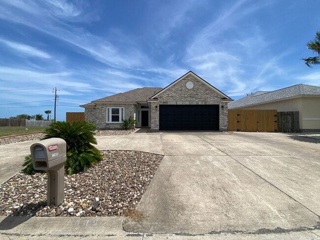Building Photo - UPDATED 4 BEDROOM IN COQUINA BAY!