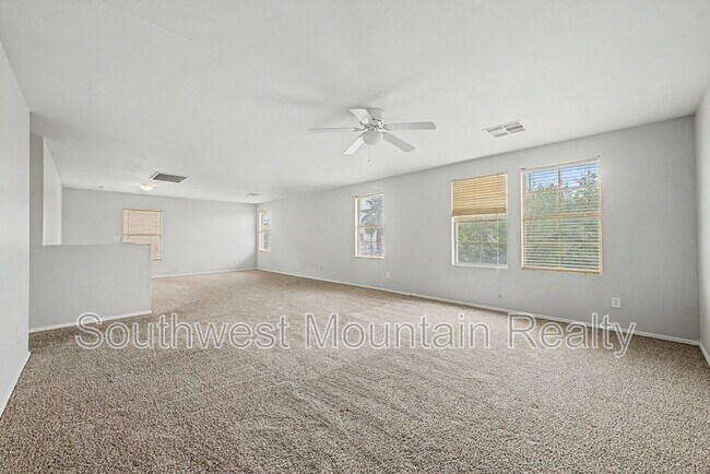 Building Photo - 45556 W Tucker Rd