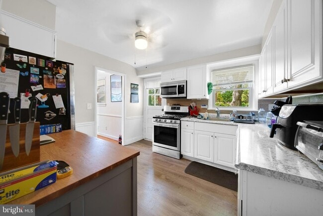 Building Photo - 10502 Glenhaven Dr