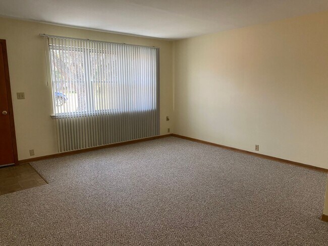 Building Photo - 2br/1bath duplex in Stevensville