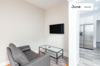 Building Photo - 100 Washington St