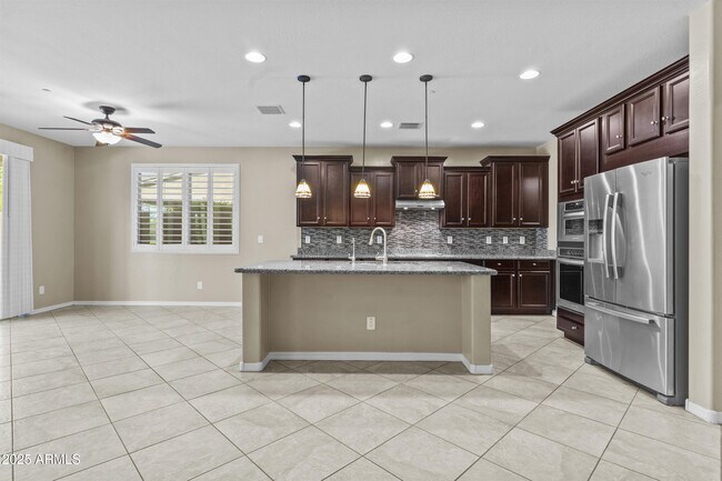 Building Photo - 9382 W Louise Dr