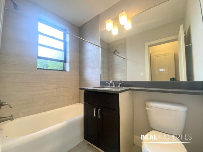 Building Photo - 1 bedroom in CHICAGO IL 60647