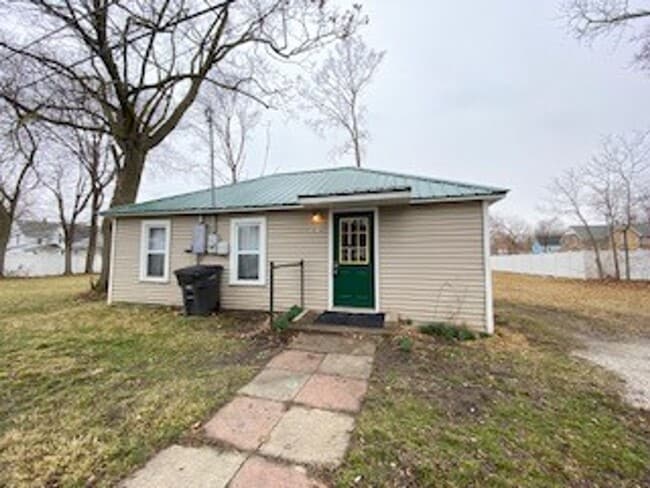 Building Photo - $200 OFF FIRST MONTH RENT -1 Bedroom Single Family Home in Elkhart!