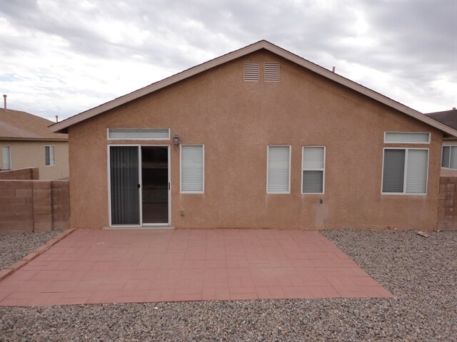 Building Photo - 6301 Vaughn Dr NE