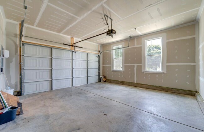 Building Photo - 7 Limox Ln