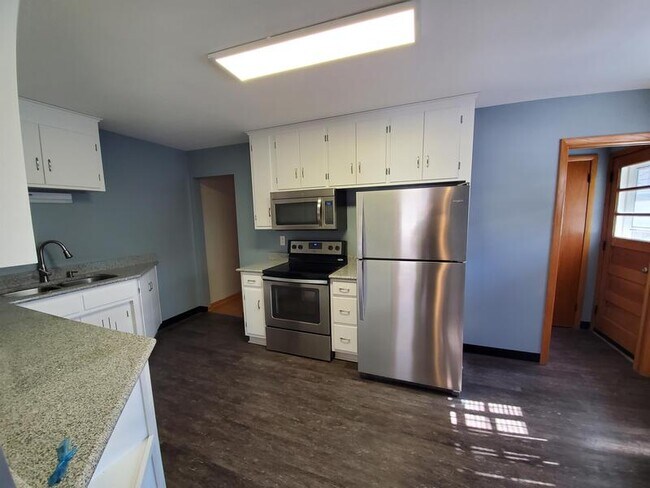 Building Photo - 5713 Xerxes Ave S