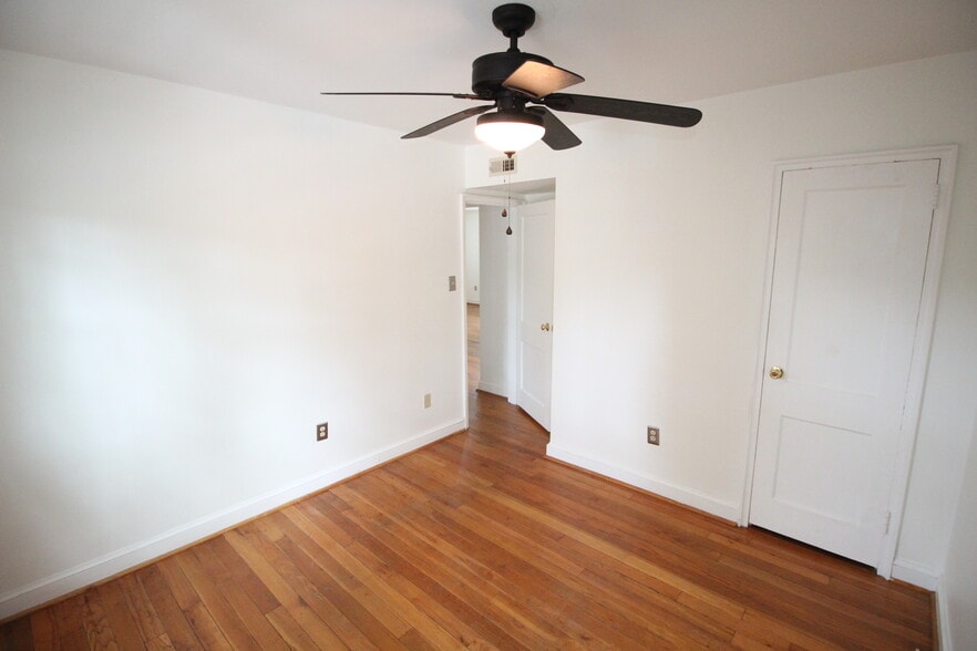 bedroom 2 - 1303 S Walter Reed Dr