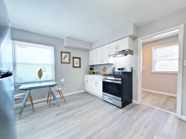 Building Photo - 4 Bed - 1 Bath Cape Cod for Rent